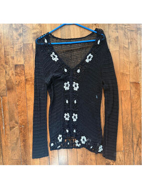 Slinky black crochet sweater with white flowers #crochet #knitwear

Size large